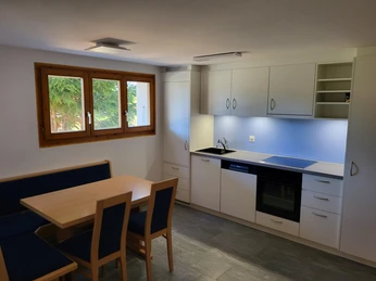 Küche mit Geschirrspüler