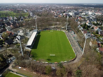 Ohlendorfstadtion im Heidewald_1 Blick von oben auf das Spielfeld des Heidewaldstadions