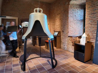 Monchronik - Ausstellung im Schelmenturm Ausstellung im Schelmenturm mit Glockenmodell.