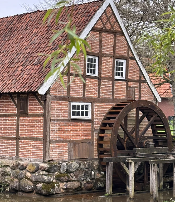 Die Wassermühle Bruneforth ist beliebtes Ausflugsziel für Radler und Wanderer.JPEG