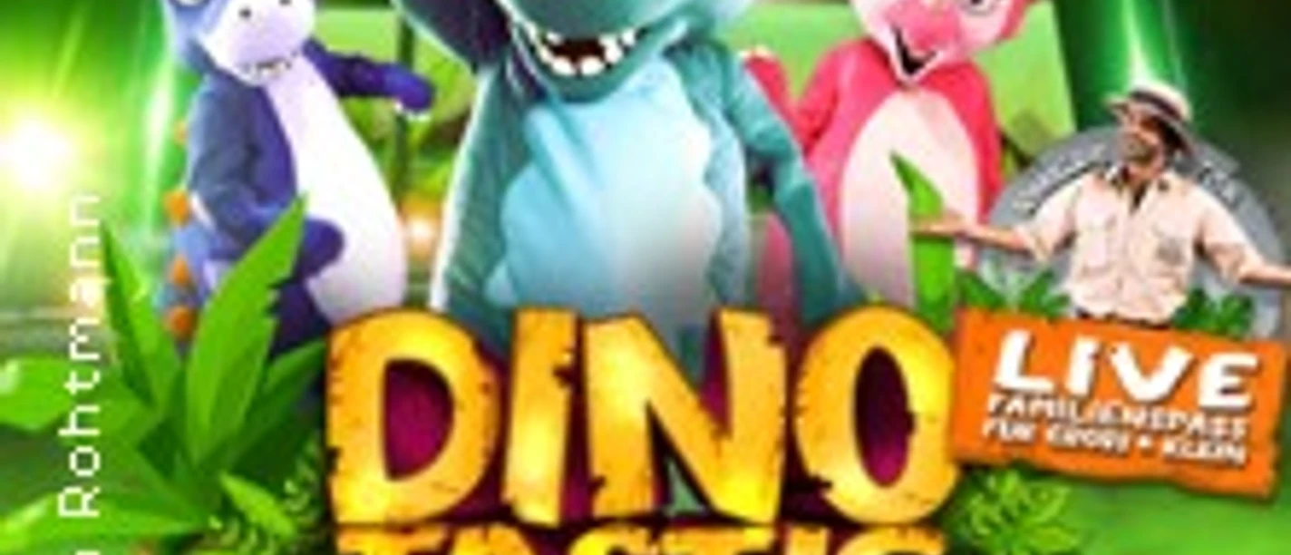 Bunte Dinosaurier in Kostümen posieren vor einer Bühne für das interaktive Kindermusical "Dino Tastic".