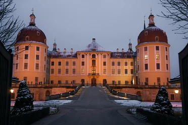 Abendansicht Schloss Moritzburg.jpg