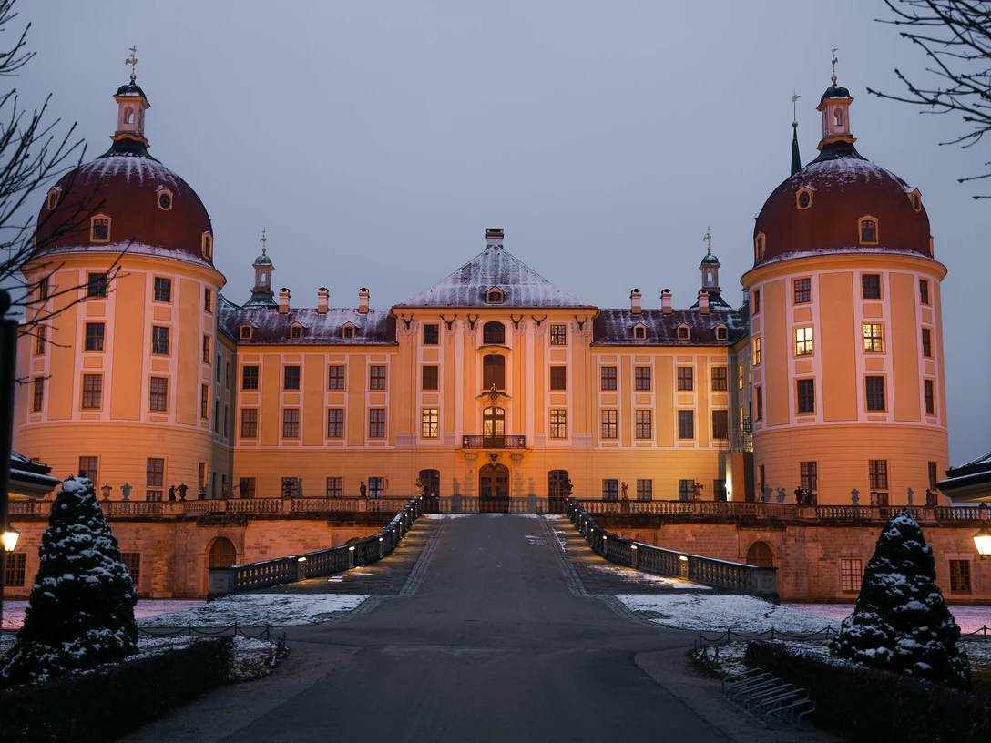 Abendansicht Schloss Moritzburg.jpg