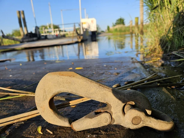 Prahmfähre Brobergen im Hintergrund
