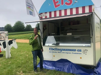 ebelings_bauernhofeis_Eiswagen.jpg
