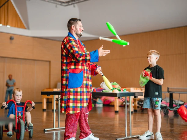 Mitmachzirkus mit Clown in Willingen Mitmachzirkus mit Clown in Willingen