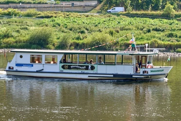 Wanderschiff Wanderschiff auf der Elbe