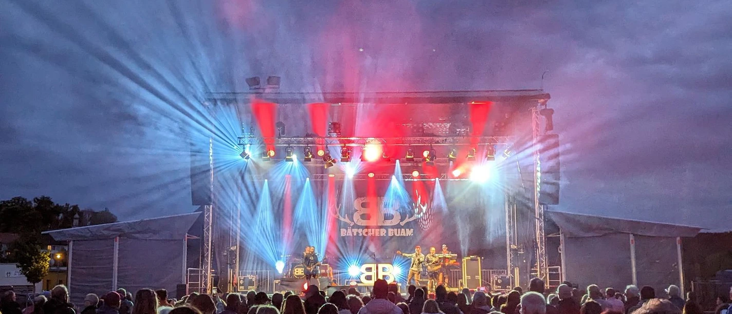 Bühnenprogramm bei den Oberkircher Tagen im Rahmen der Heimattage 2026