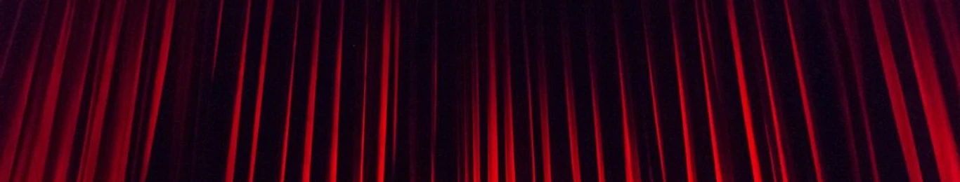 Vorhang.jpg Das Bild zeigt den roten Vorhang im Stadttheater