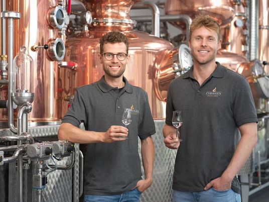 22 - Distillerie_Zgraggen_21_Dani_Alex_VTPus.jpg