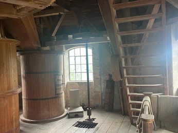 Blick in die Artlenburger Mühle©Windmühlenverein Artlenburg e.V..jpg Innenraum der Artlenburger MühleInterior of the Artlenburg mill