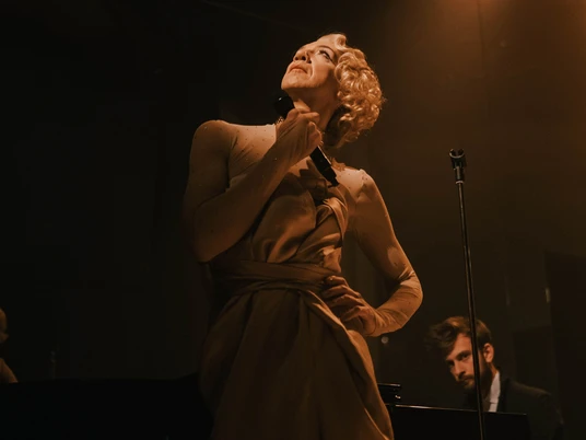 Marlene.jpg Das Bild zeigt die Schauspielerin, die Marlene Dietrich verkörpert.