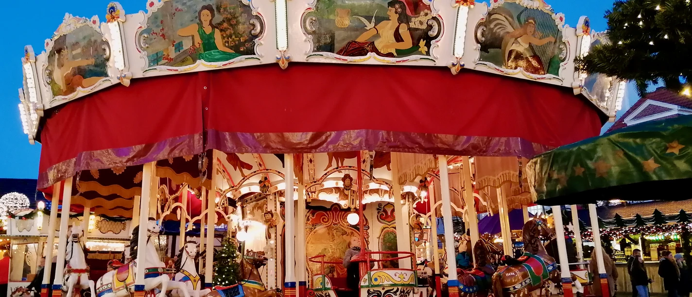Auricher Weihnachtszauber Pferdekarrussell Aurich Christmas Magic Horse Carousel