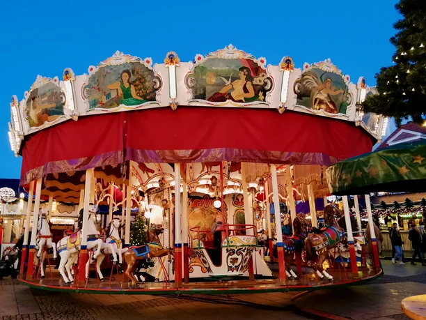 Auricher Weihnachtszauber Pferdekarrussell Aurich Christmas Magic Horse Carousel
