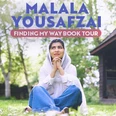 Malala Yousafzai sitzt nachdenklich im Freien, umrahmt von Grün.