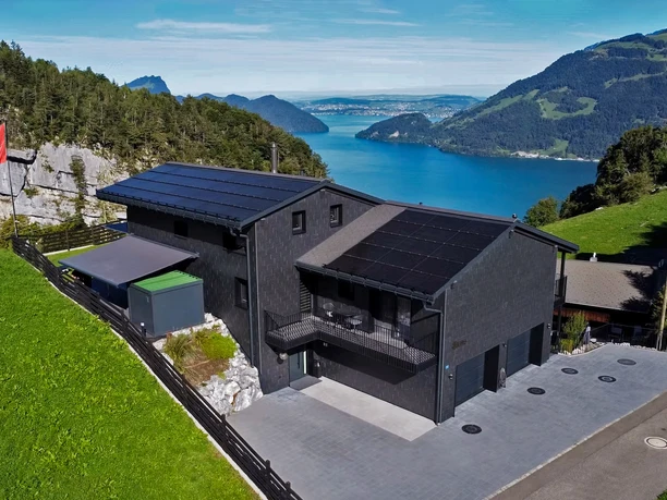 Extérieur de la Villa Tauris avec vue sur le lac des Quatre-Cantons