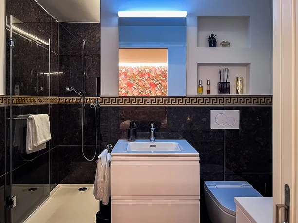 10-Tauris Badezimmer.jpg