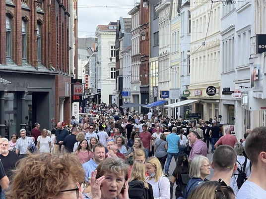 Auf dem Bild ist die Mindener Einkaufstraße abgebildet