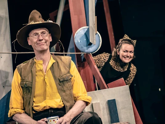 Landestheater Detmold - Pettersson und Findus.jpg Das Bild zeigt eine Spielszene aus dem Theaterstück.