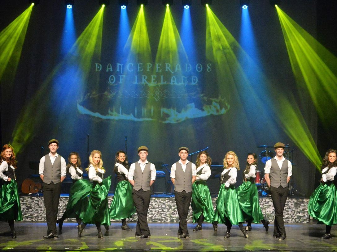 Danceperados of Ireland.jpg Das Bild zeigt die tanzenden Darsteller in ihren Kostümen.
