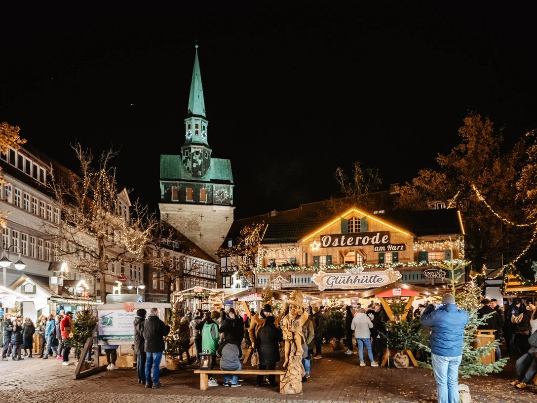 osteroder-weihnachtsmarkt-glühhütte.jpg Osteroder Weihnachtsmarkt GlühhütteOsterode Christmas market mulled hutGløgghytte på Osteroder julemarkedOsteroder kerstmarkt glühweinhut