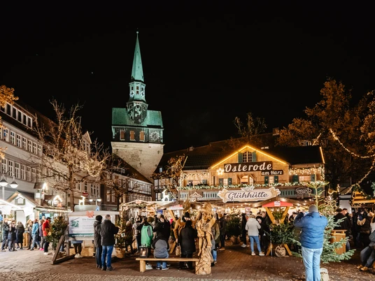 osteroder-weihnachtsmarkt-glühhütte.jpg Osteroder Weihnachtsmarkt GlühhütteOsterode Christmas market mulled hutGløgghytte på Osteroder julemarkedOsteroder kerstmarkt glühweinhut