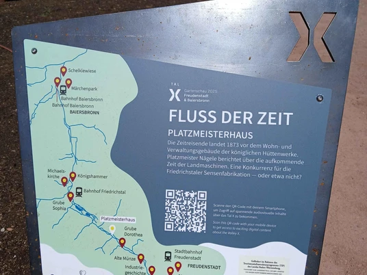 Stele Fluss der Zeit "Platzmeisterhaus"