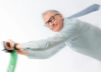 Hans Gerzlich (Foto Harald Hoffmann).jpg Hans Gerlich fliegend auf Scooter