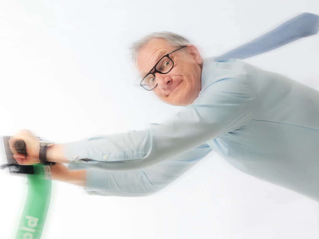 Hans Gerzlich (Foto Harald Hoffmann).jpg Hans Gerlich fliegend auf Scooter