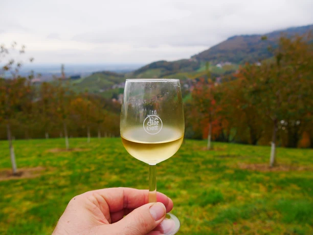 Weincaching Sasbachwalden Weinglas Gefüllt Weincaching Sasbachwalden Weinglas Gefüllt