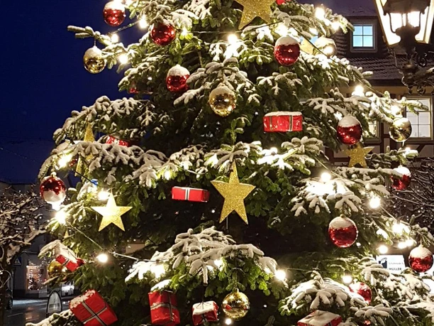 Weihnachtsbaum_MarktAdenau Weihnachtsbaum_MarktAdenau