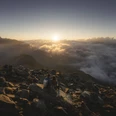 Sonnenaufgang über dem Wallis Sonnenaufgangsfahrt Eggishorn mit Blick über das Wolkenmeer und goldene Sonnenstrahlen über den Walliser AlpenEggishorn sunrise ride with a view over the sea of clouds and golden rays of sunshine over the Valais AlpsVoyage au lever du soleil à l'Eggishorn avec vue sur la mer de nuages et les rayons dorés du soleil sur les Alpes valaisannes