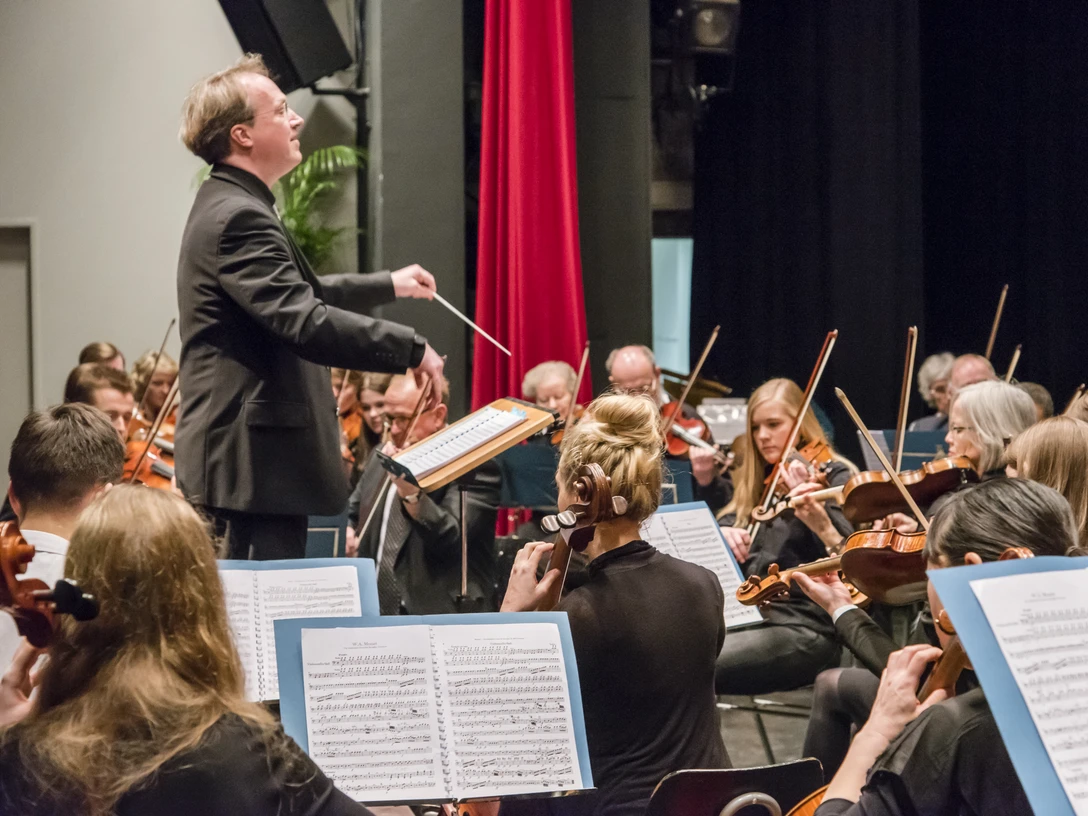 2015_03_22D80_0337.jpg Das Sinfonieorchester der Musikschule gehört zu den herausragenden Klangkörpern der Region.
