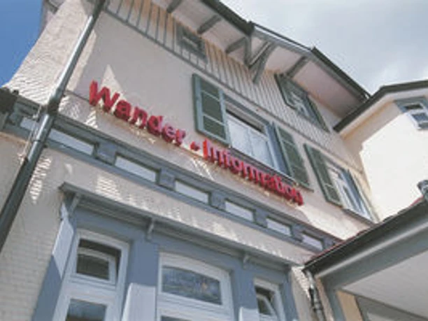 Außenansicht des Wander-Informationszentrums am Bahnhof