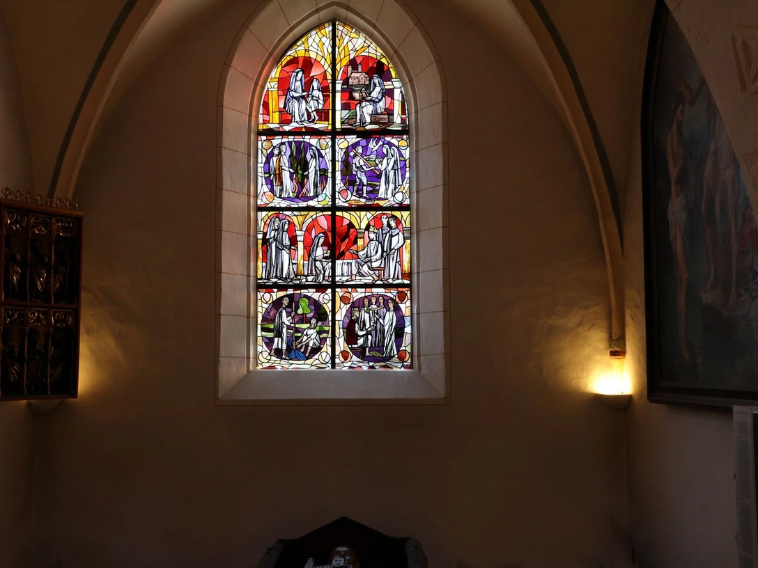 Stiftskirche_Antoniuskapelle_Roswithafenster_Sommer© Stadt Bad Gandersheim Hötzel_web.jpg