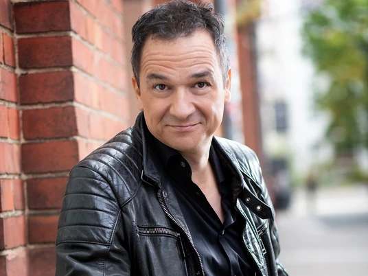 Stephan Bauer (Foto Dominic Reichenbach) quer.jpg