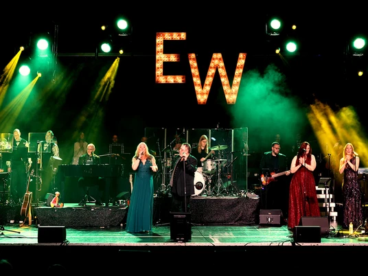 Ein Weihnachtstraum Ensemble.jpg Das Bild zeigt das Ensemble auf der Bühne