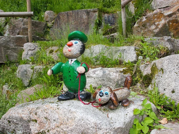 Steinfiguren am Bermersbacher Glücksweg