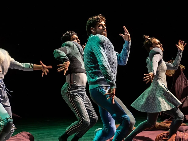 Joshua-Monten-Dance-Company-Anger-Management-photo-Christian-Glaus-B5B_5374-Verbessert-RR.jpg
