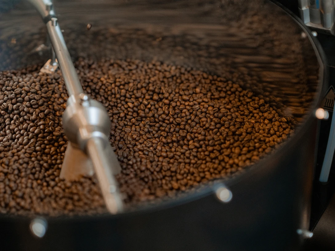 Amsel Kaffee Fotos Rösten und Innenbereich vibes -komprimiert-3.jpg