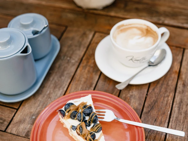 Kaffee und Kuchen im Künstlercafé Husum