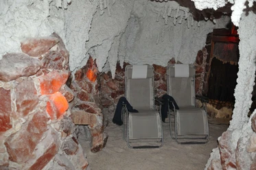sitzplaetze-salzgrotte.JPG