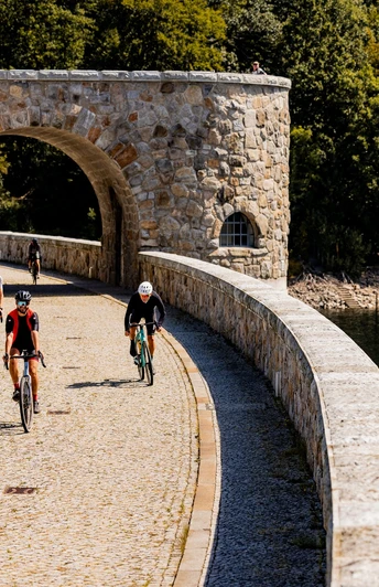 Tour entlang Talsperre