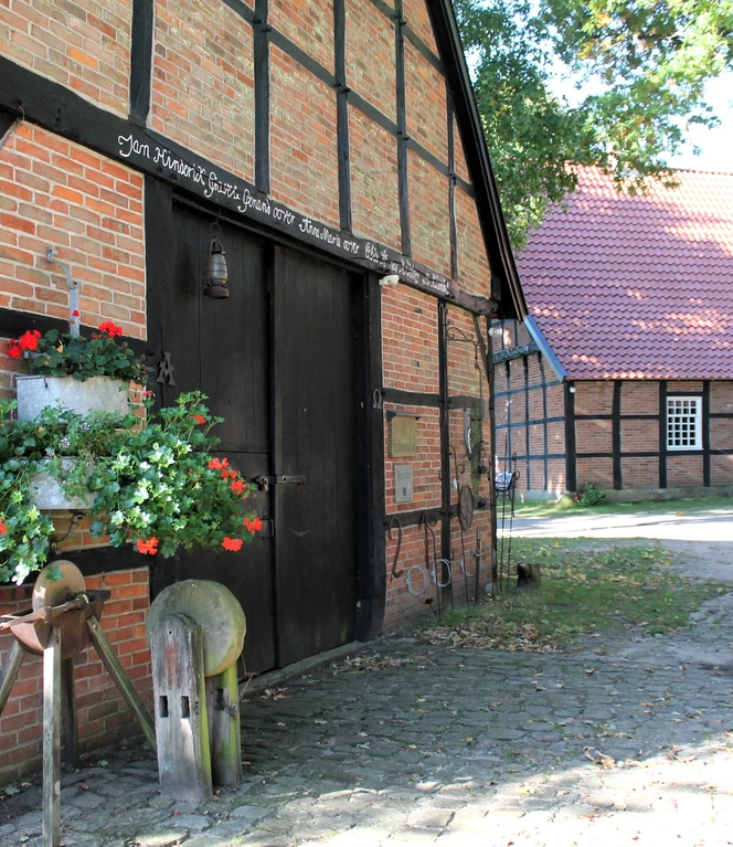 Schmiede und Haupthaus - Heimathof Emsbüren ©Emsland Tourismus GmbH.JPG