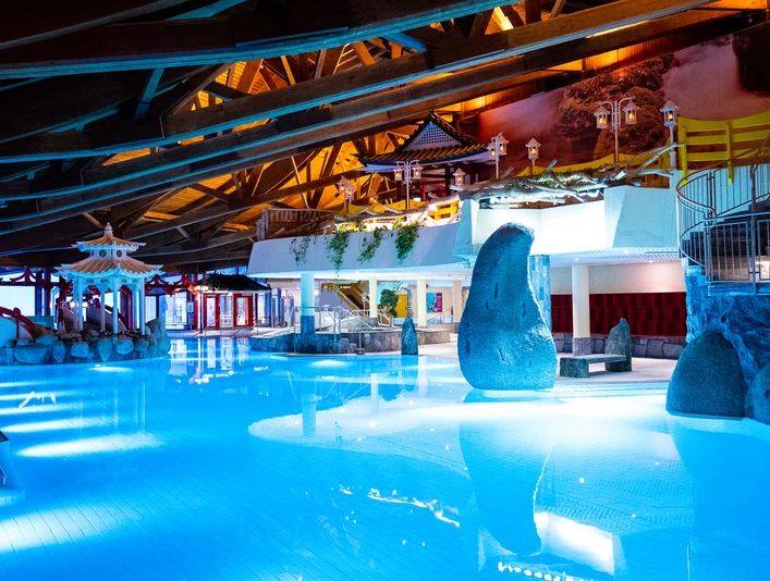 Indoor pool at the Kurhessen Therme in Kassel Sie sehen das Innenbecken der Kurhessen Therme in KasselYou are looking at the indoor pool of the Kurhessen Therme in Kassel