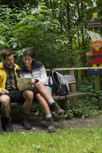 Wanderer auf der Drei-Burgen-Route