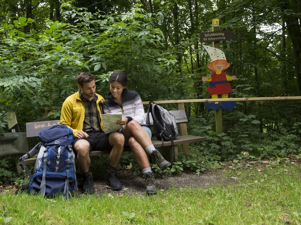 Wanderer auf der Drei-Burgen-Route