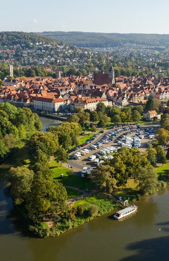 Blick auf die Stadt mit Weserstein