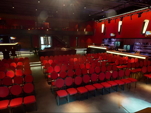 Blick von der Bühne in den Saal