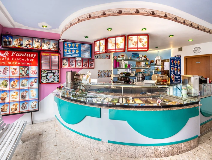 Barntrup-Eiscafe-Eis-und-Fantasy-CC_BA-SA Teutoburger-Wald-LTM-GmbH-D-Ketz-048.jpg